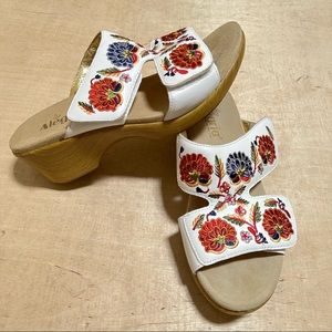 Alegria by PG Lite Linn Leather White Floral Embroidered Sandals Size 41